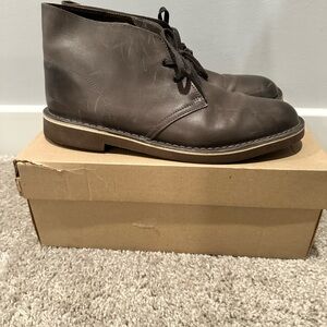 Clarks Grey Leather Chukka Boots with Crepe Sole